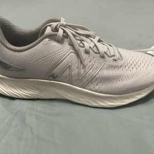 New Balance Men’s Evoz V3 Running Shoes
